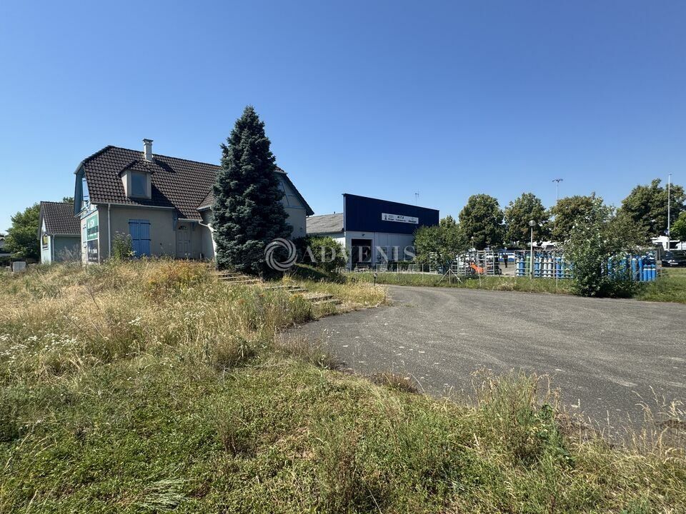 Ensemble immobilier à vendre, bureaux avec projet de construction d'un hall d'activité et de stockage - Wolfisheim