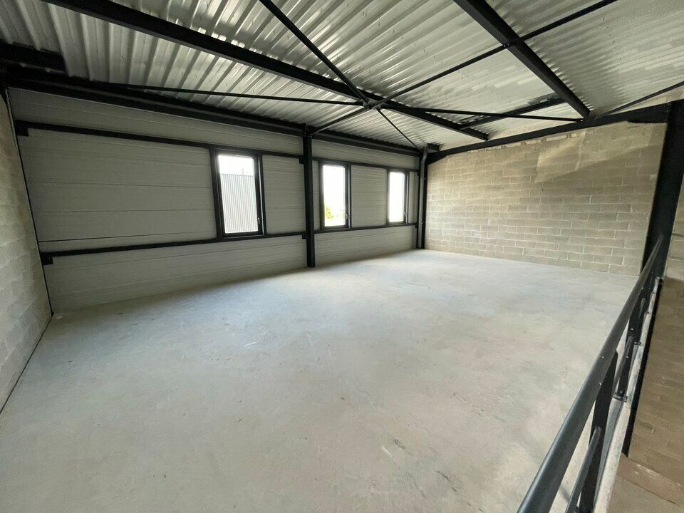 332 m² pour ce local d'activites en vente à Persan
