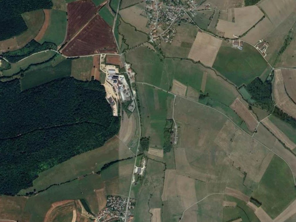 Vente terrain 23000 m² à Mandres-sur-Vair