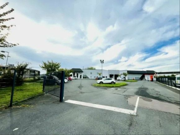 Location local 450 m² à Harfleur