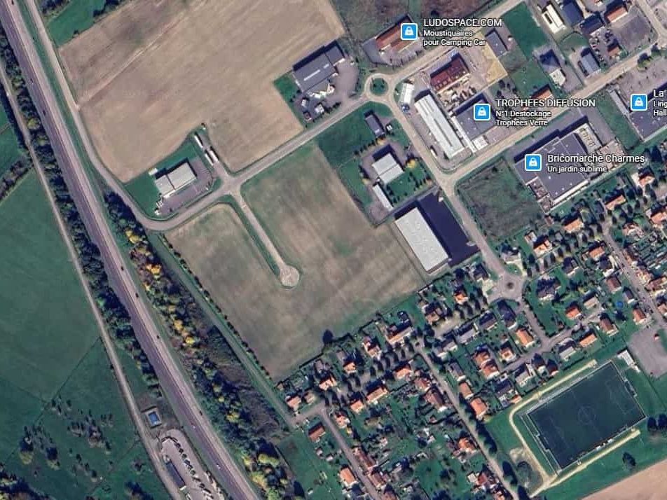 Vente terrain 80000 m² à Charmes