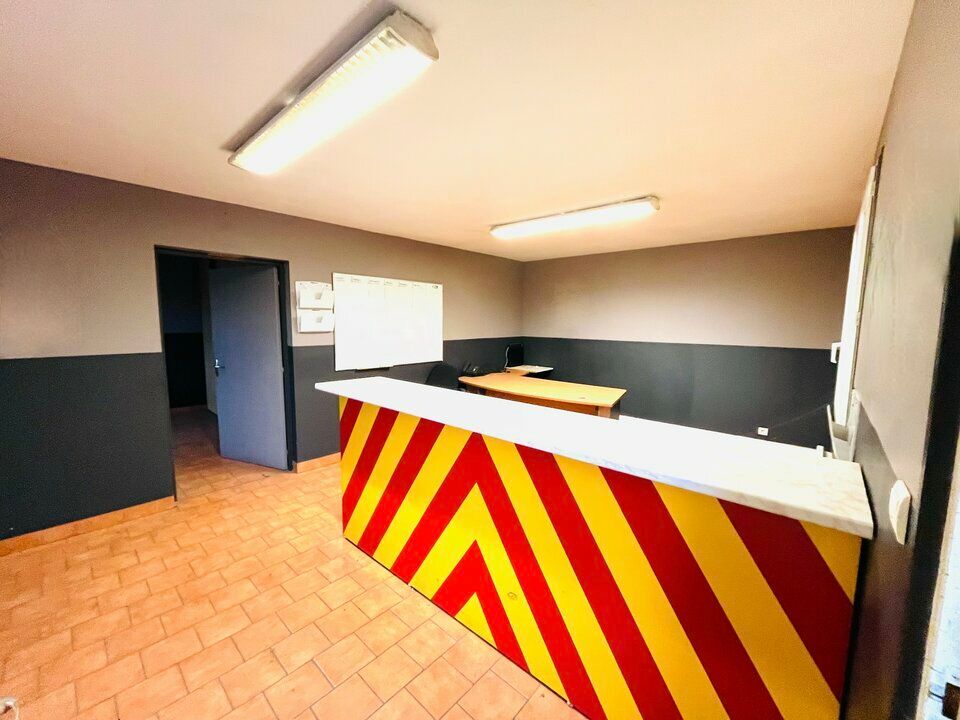 A VENDRE - ZI PÉRIPHERIE DU HAVRE - ENTREPÔT + TERRE PLEIN PL SUR TERRAIN PRIVÉ
