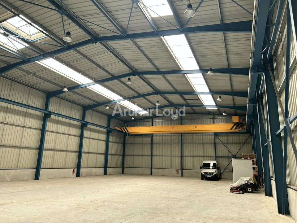 Location local d''activites 2780 m² non divisibles
