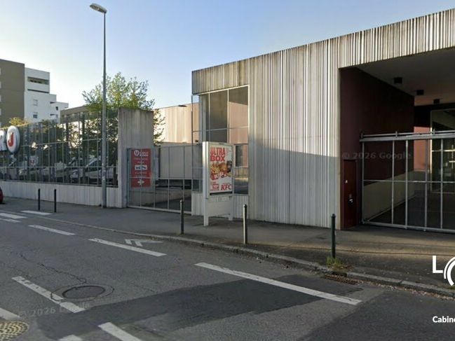 Location local commercial 83.26 m² non divisibles