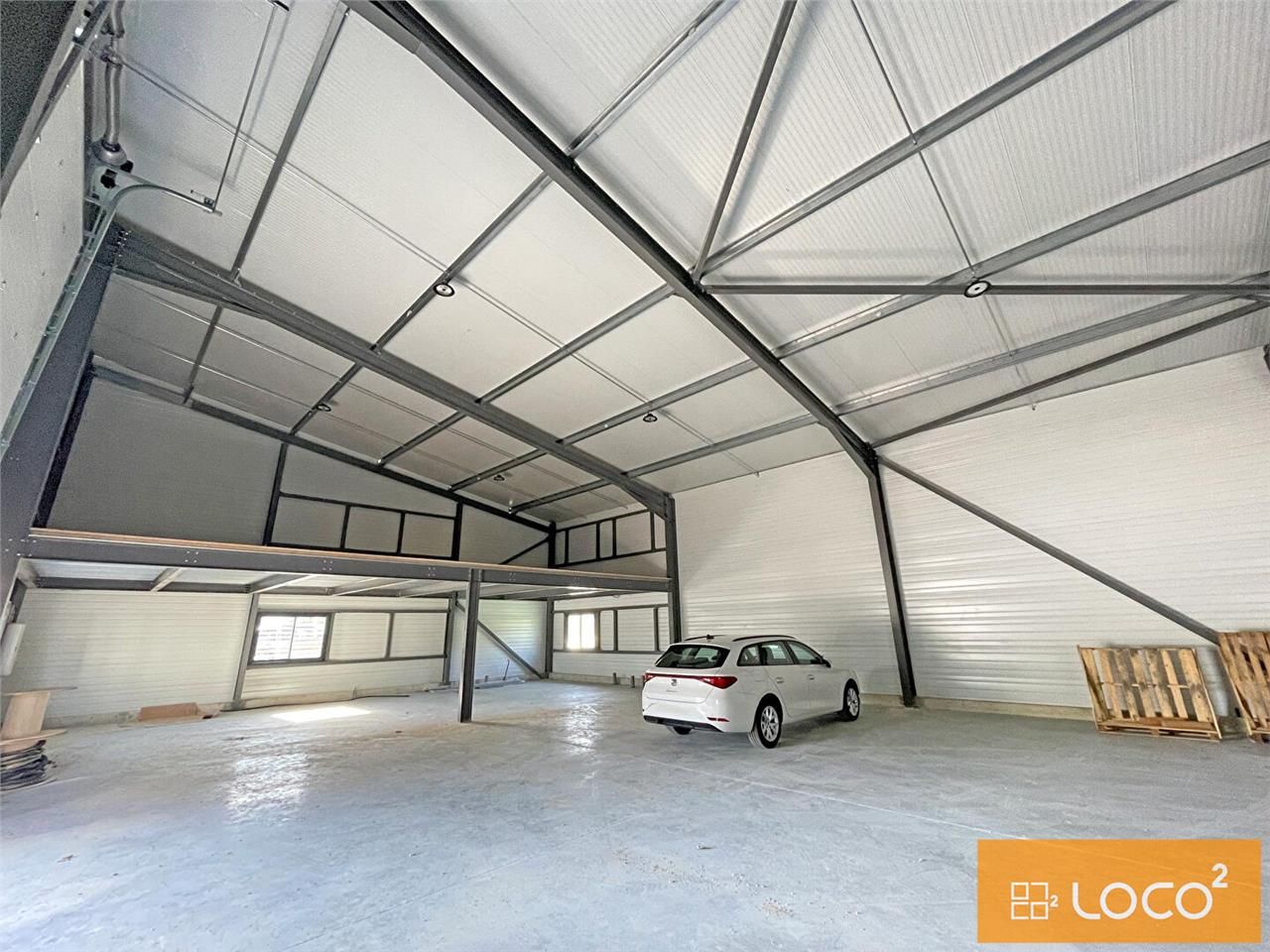 local d'activité de 370 m² - za des mortiers