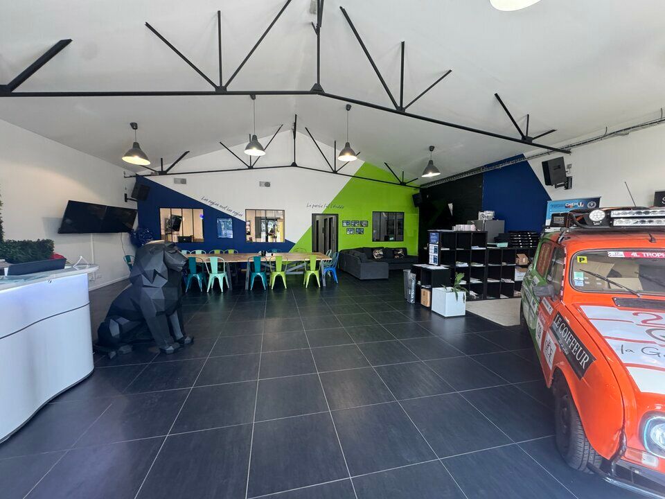 Location local d''activites 403 m² non divisibles