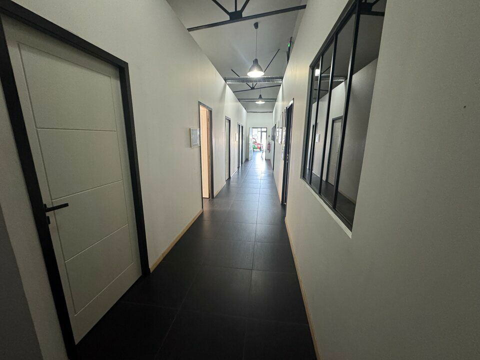 TOURS SUD VEIGNE LOCAL D'ACTIVITES A LOUER DE 403 M² AVEC PARKING VISIBILITE D 910