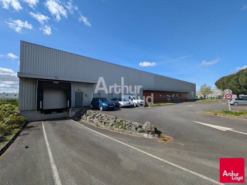 Location local d''activites 2640 m² non divisibles
