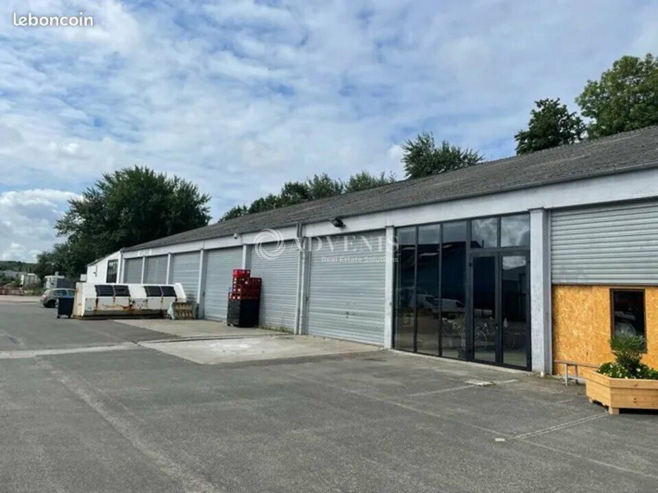 Location local d''activites 300 m² non divisibles