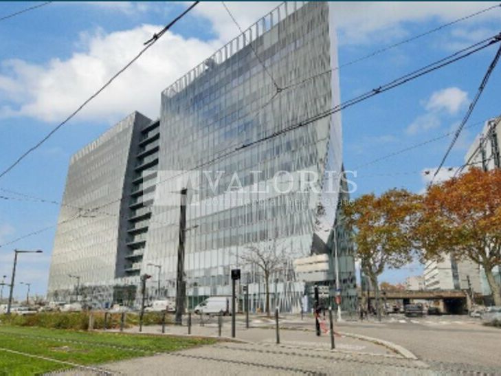 Location local commercial 274 m² non divisibles