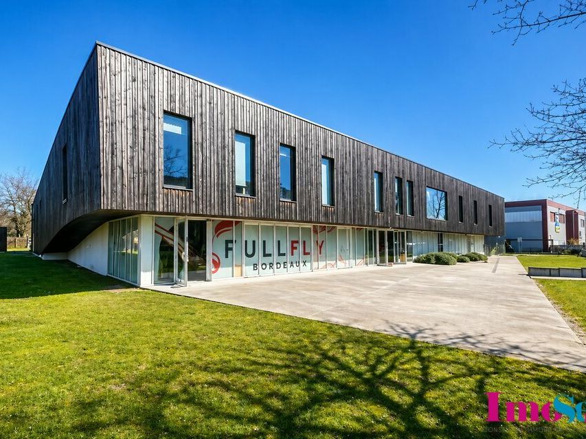 Location local commercial 1600 m² non divisibles