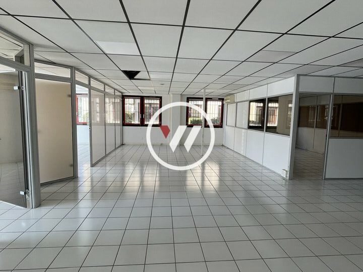 BUREAUX LUMINEUX ! EMPLACEMENT IDEAL