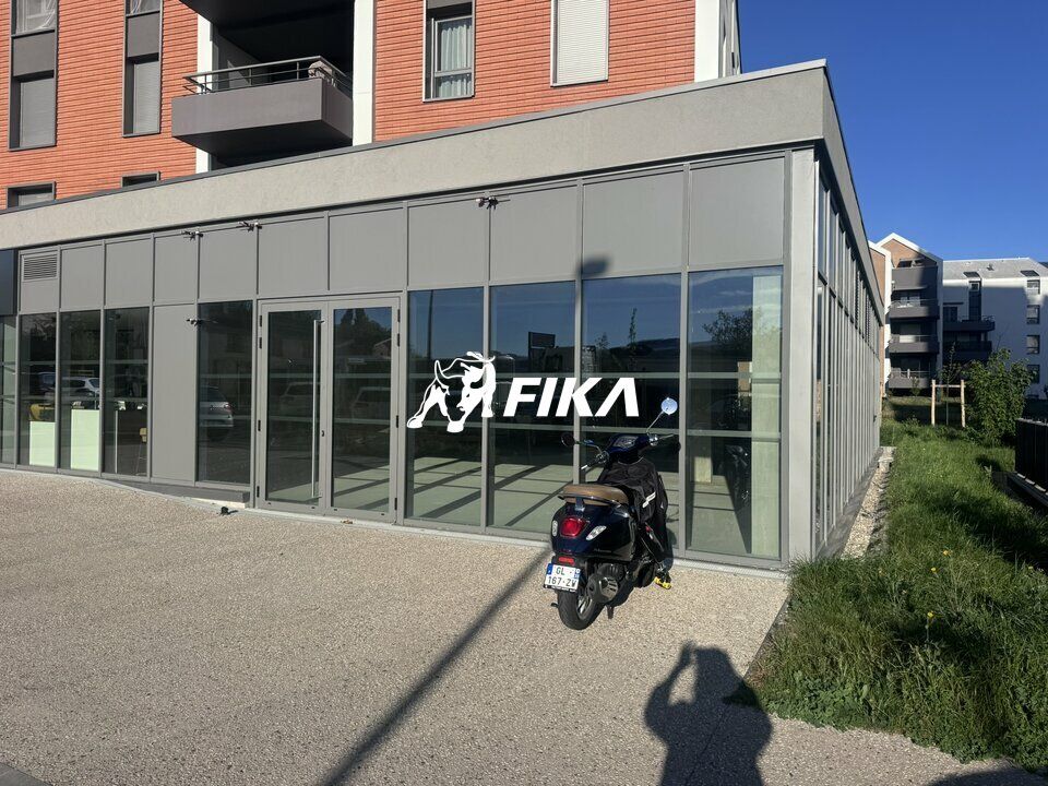 Location local commercial 147 m² non divisibles