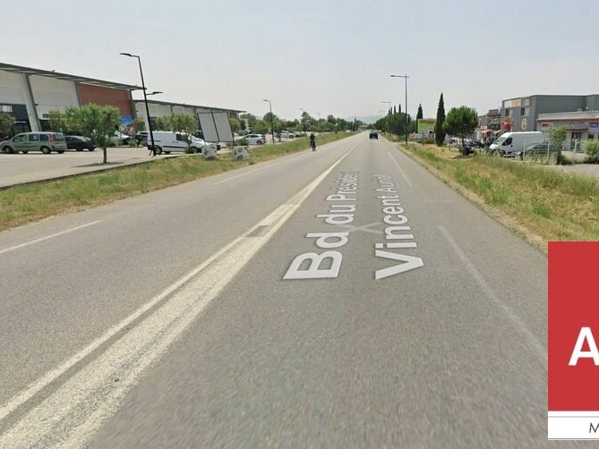 MONTÉLIMAR EST - QUARTIER MAUBEC - A LOUER BUREAUX AU PREMIER ETAGE DE 36 M2 ENVIRON AVEC PLACES DE PARKING