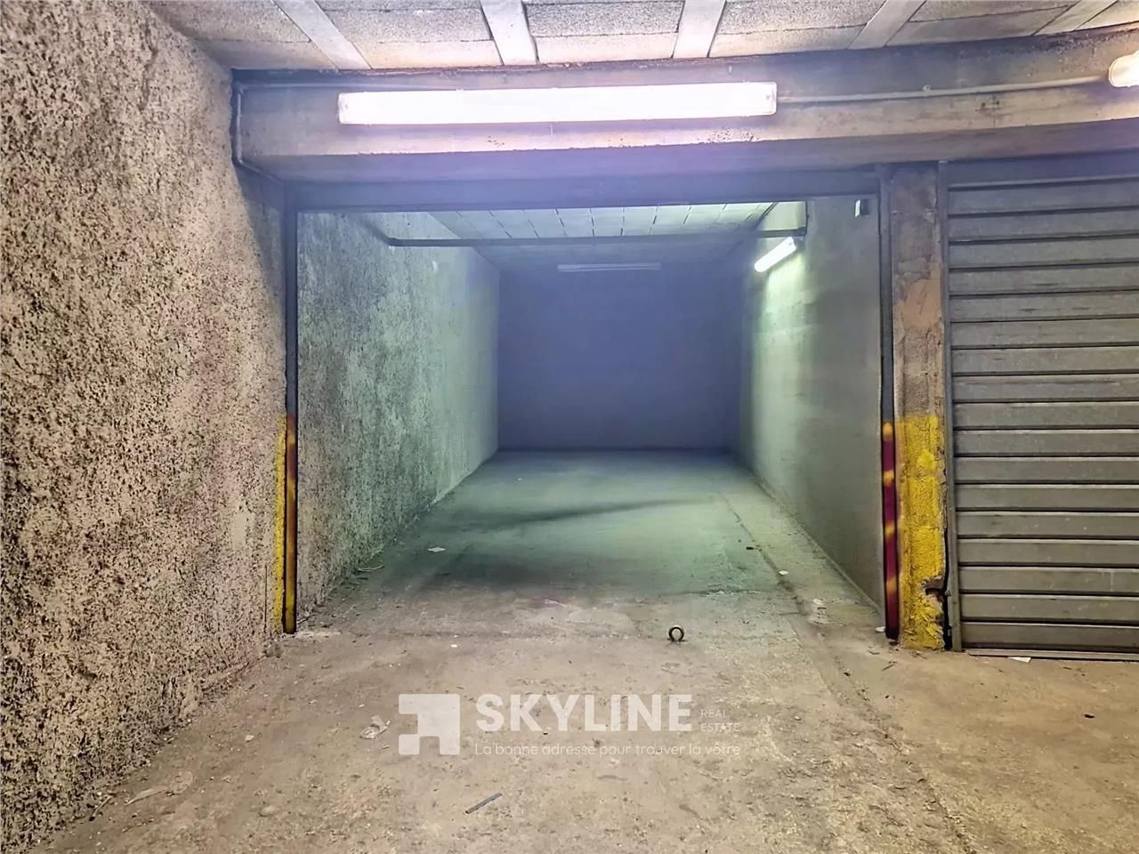 Vente parking/box 25 m² à Marseille 5ème
