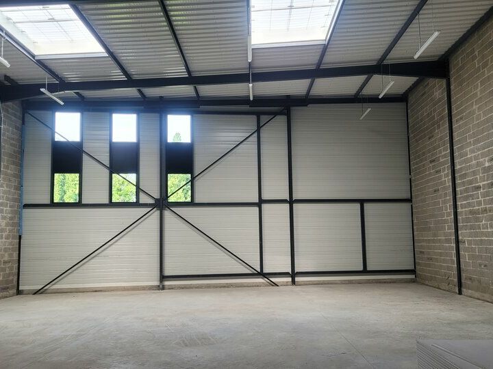 LOCAUX ARTISANAUX NEUFS / PROX ROND-POINT AUX VACHES / A13 / ROUEN. 