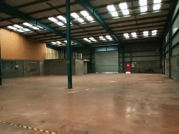 Location local d''activites 950 m² non divisibles