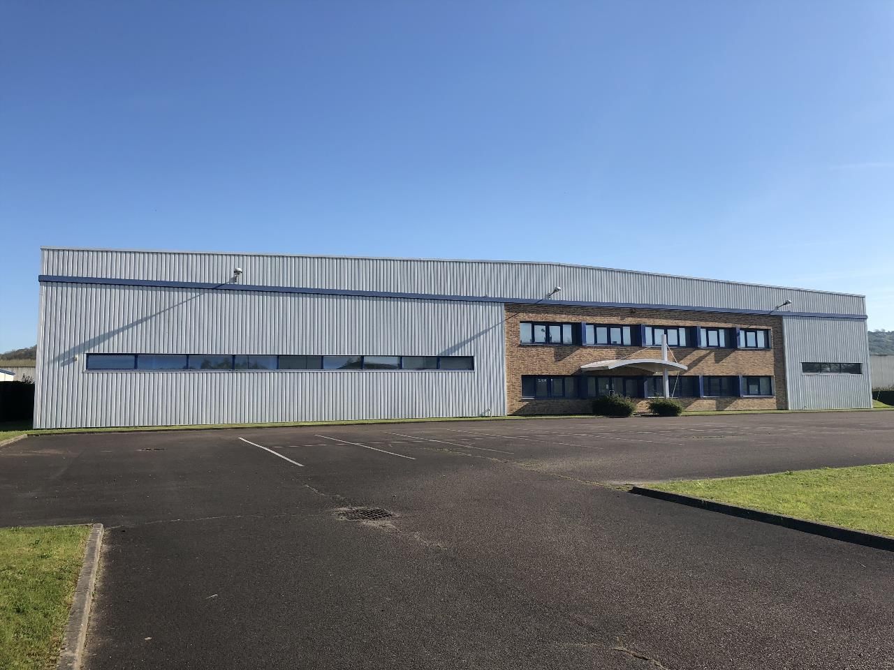 Location local d''activites 2750 m² non divisibles
