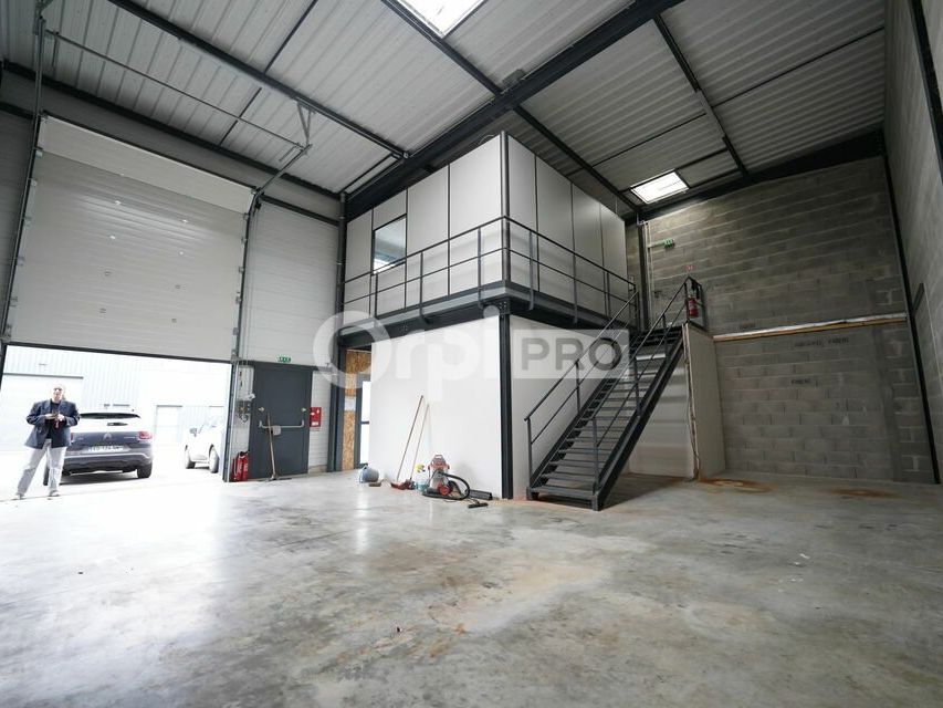 Location local d''activites 143 m² non divisibles