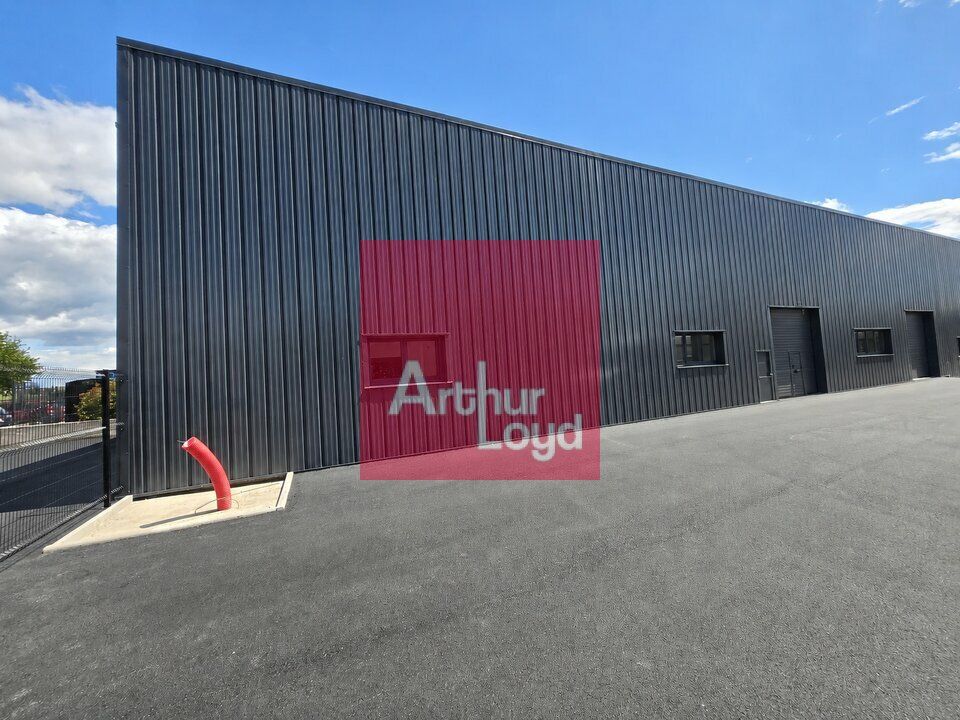 Location local d''activites 200 m² non divisibles