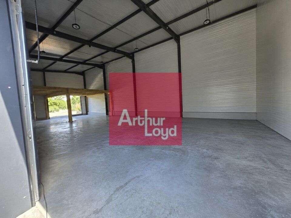 AUBIERE A LOUER  LOCAL ACTIVITE AVEC SHOW ROOM  200 M² PROGRAMME NEUF