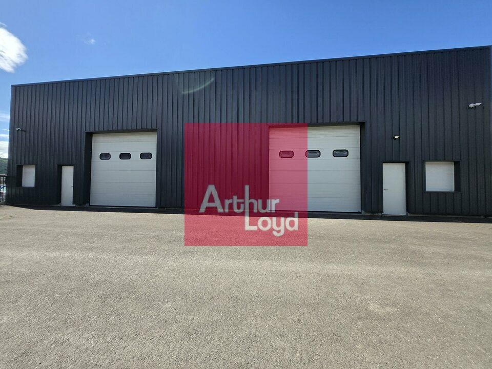 Location local d''activites 300 m² non divisibles