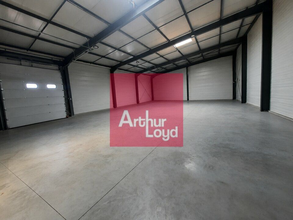 AUBIERE A LOUER ENTREPOT 300 M²