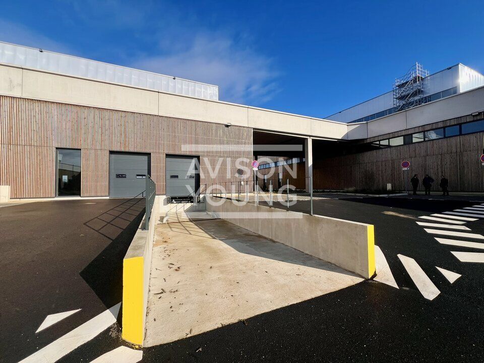 Location local d''activites 1810 m² non divisibles
