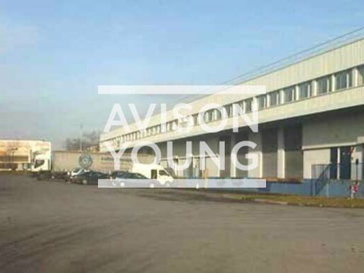 1340 m² pour ce local d'activites en location à Goussainville