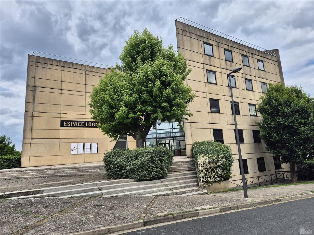 Location bureaux 2571 m² non divisibles
