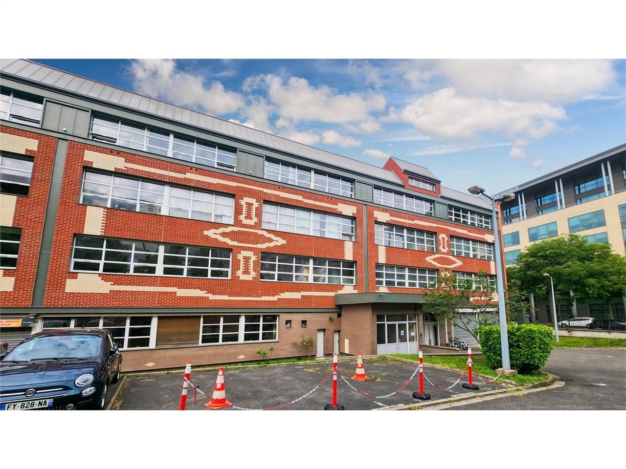 Location entrepôts 192 m² non divisibles
