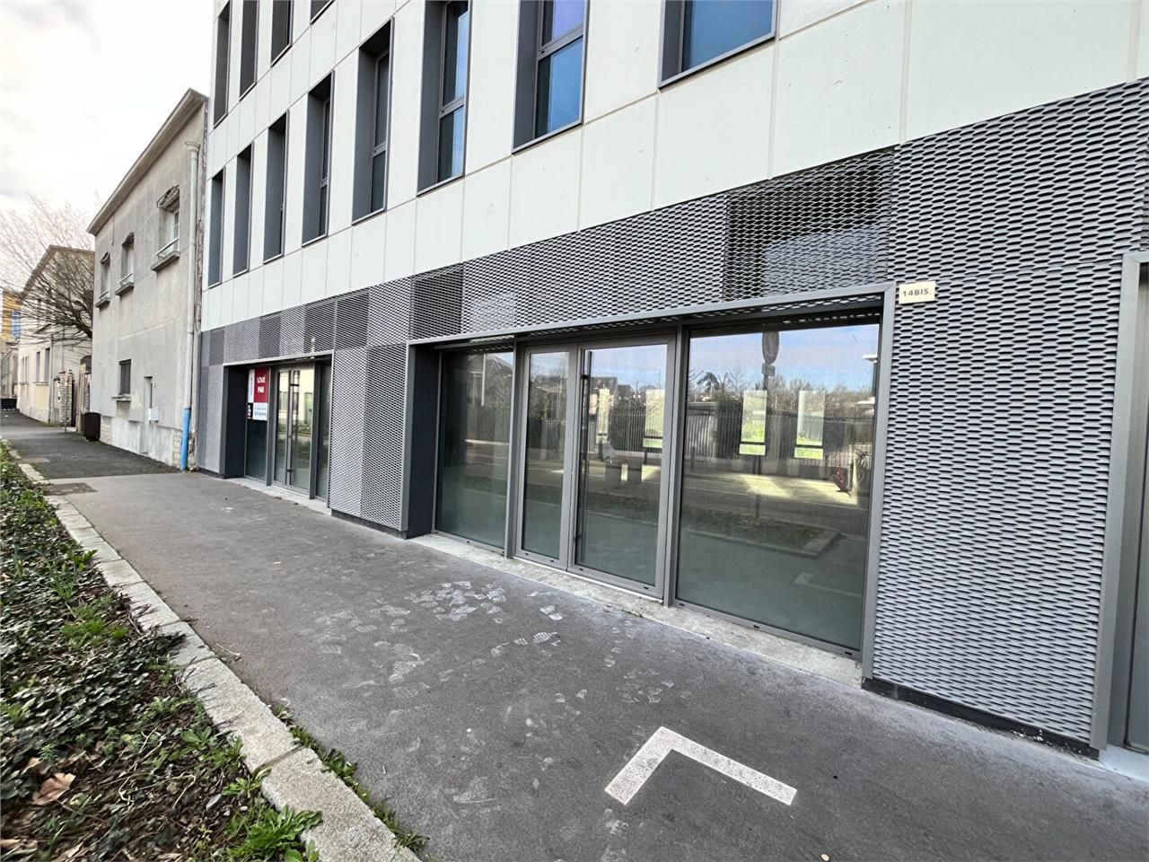 Location local commercial 164.81 m² à CAEN