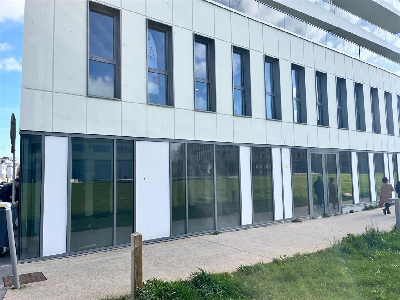 Location local commercial 176.24 m² à CAEN