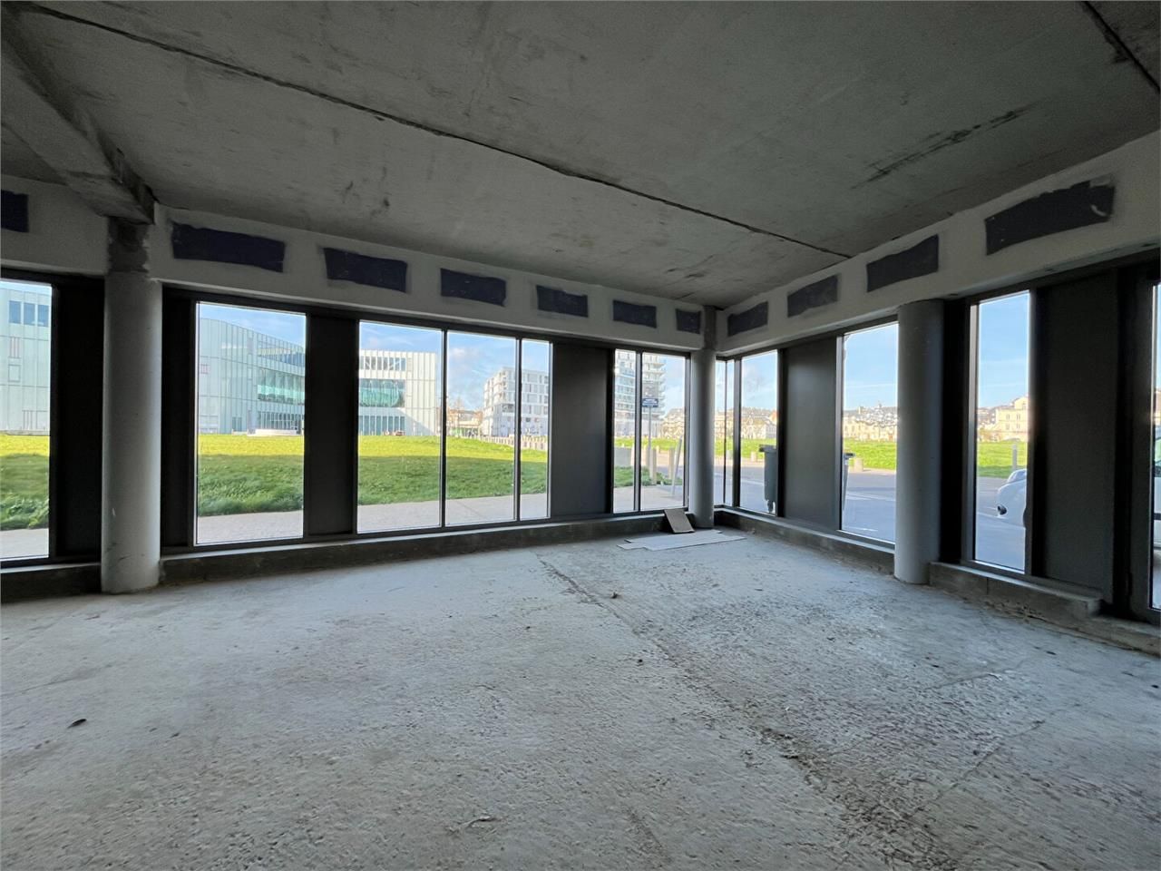 local commercial caen 176.24 m²