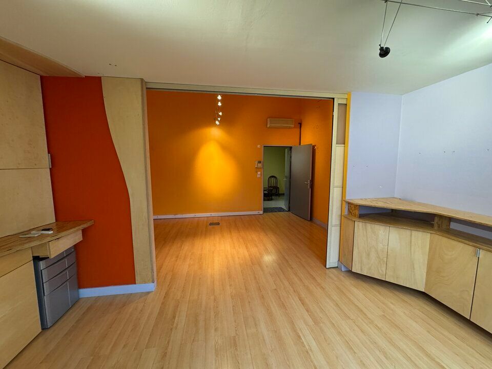 VOUVRAY BUREAUX A VENDRE 256 M² TERRAIN 937 M²
