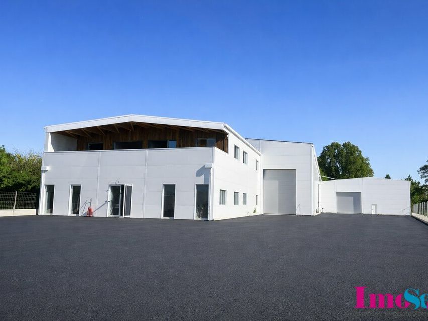 Location entrepot 1800 m² non divisibles