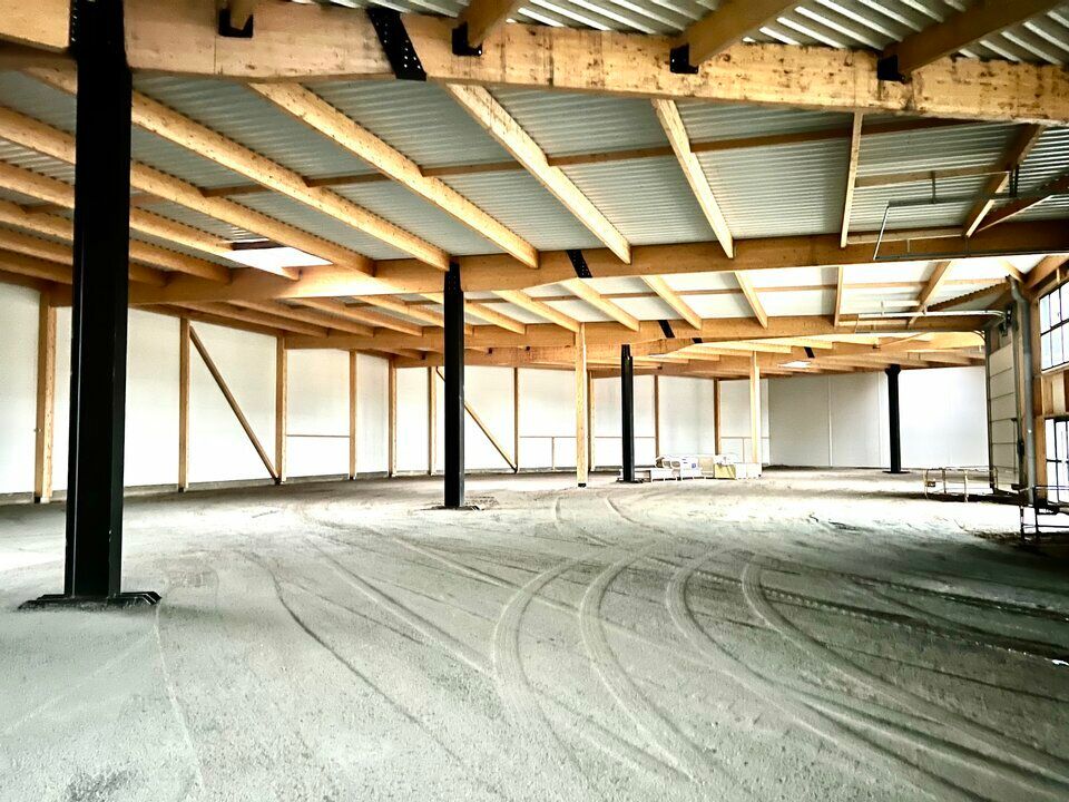 À LOUER EMPLACEMENT EXCEPTIONNEL - LOCAUX D'ACTIVITÉ NEUF ENVIRON 640 m2