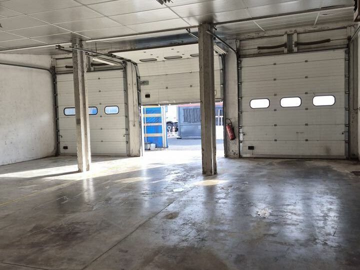 Location local d''activites 157 m² non divisibles