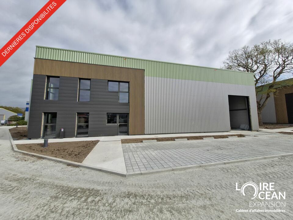Vente local d''activites 279.7 m² non divisibles