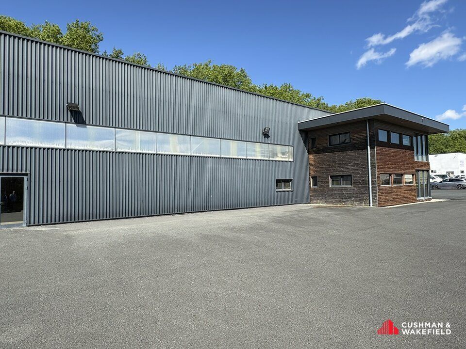 LOCAL D'ACTIVITE A VENDRE