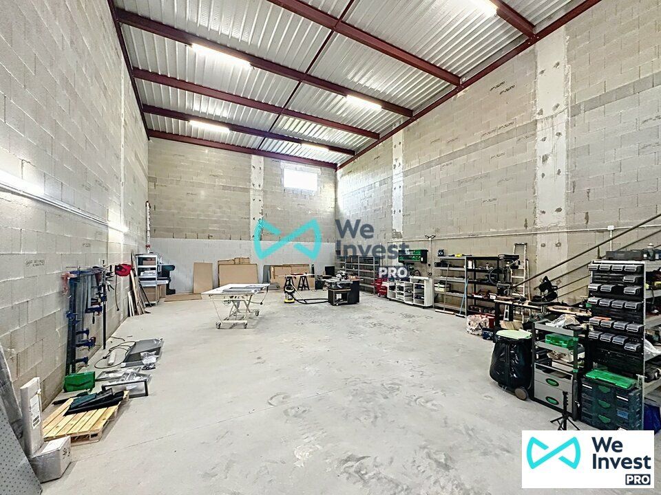À louer – Cellule artisanale de 255 m² avec bureaux et parking