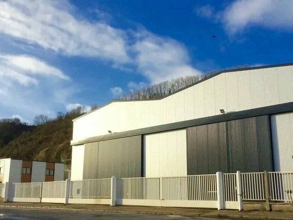 Location local d''activites 1870 m² non divisibles