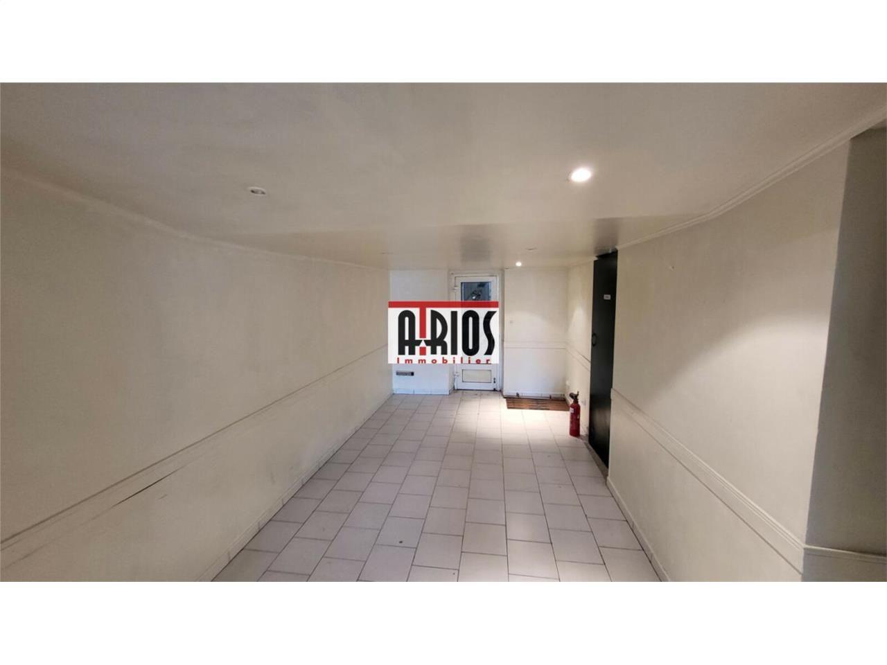 Location local commercial 47 m² non divisibles