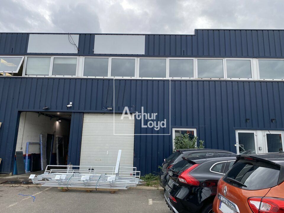 Location local d''activites 837 m² divisibles à partir de 279 m²