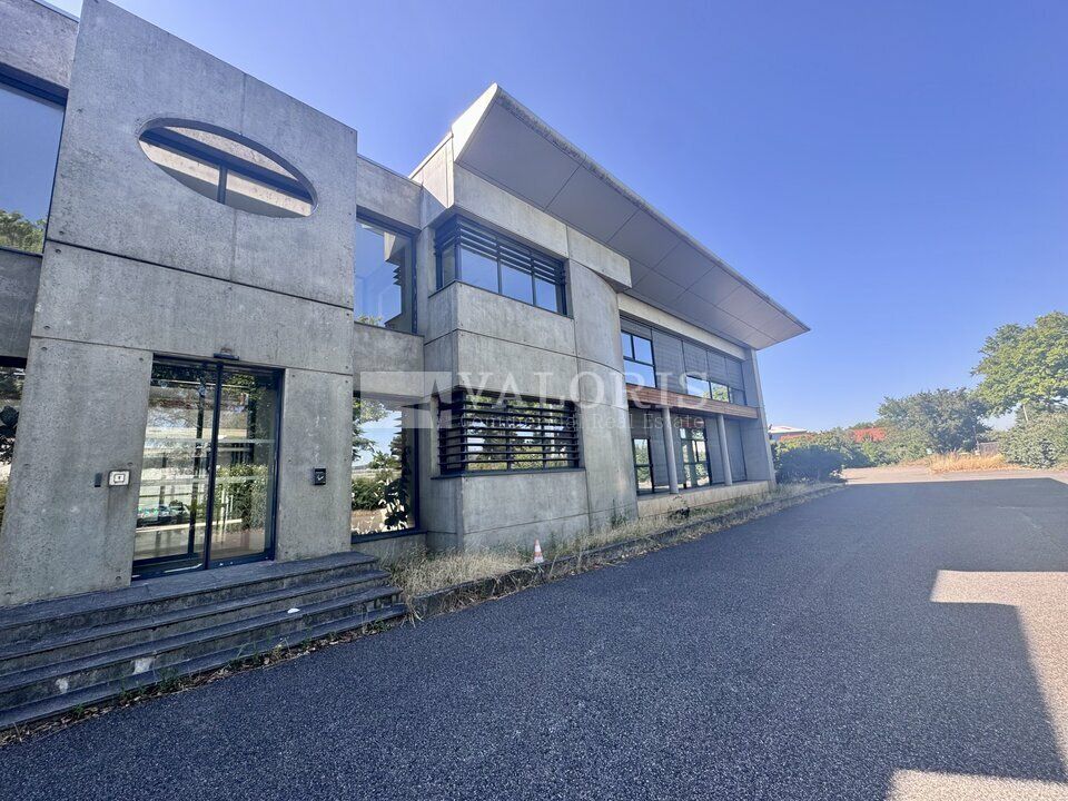 Location local d''activites 3204 m² non divisibles