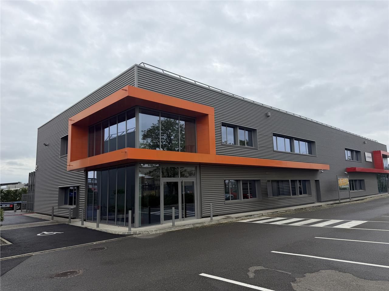 Location local 600 m² à Colomiers