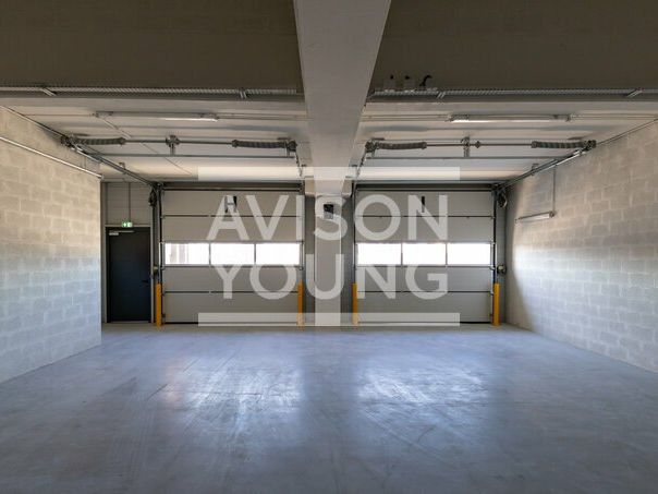 Location local d''activites 1039.4 m² non divisibles