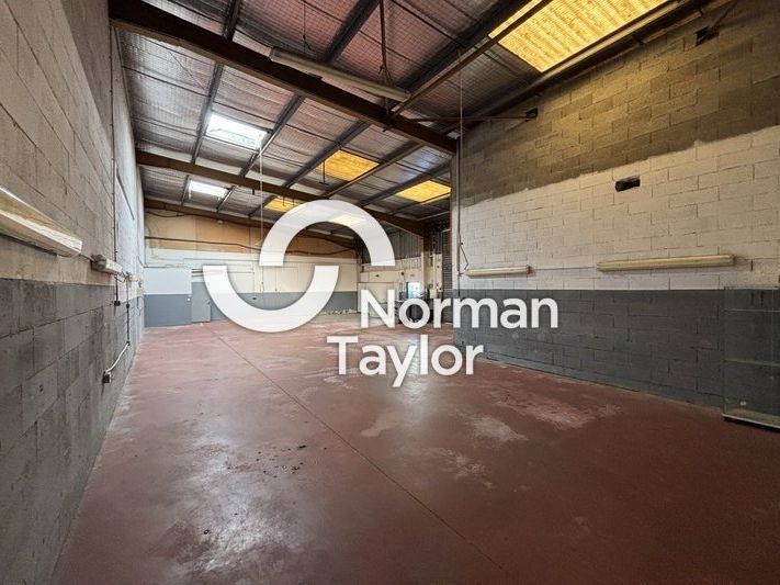Location local d''activites 220 m² non divisibles