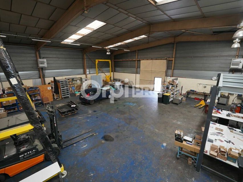 Location local d''activites 500 m² non divisibles