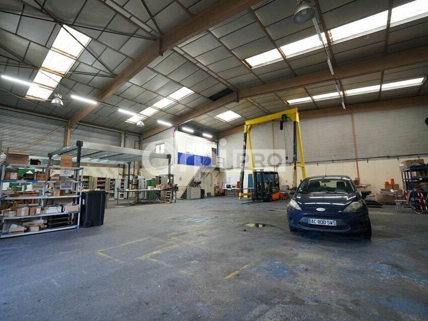 LOCAL D'ACTIVITE A LOUER - 500 m² - VAULX EN VELIN
